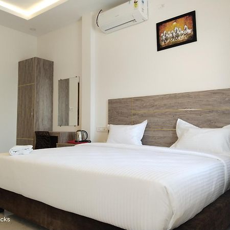 Redfox Hotel-T.Nagar Madras Buitenkant foto