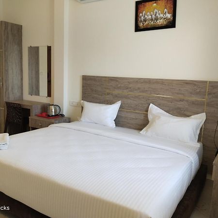 Redfox Hotel-T.Nagar Madras Buitenkant foto