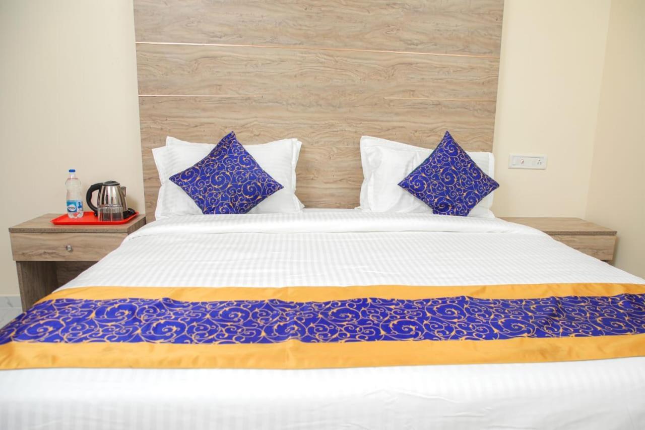 Redfox Hotel-T.Nagar Madras Buitenkant foto